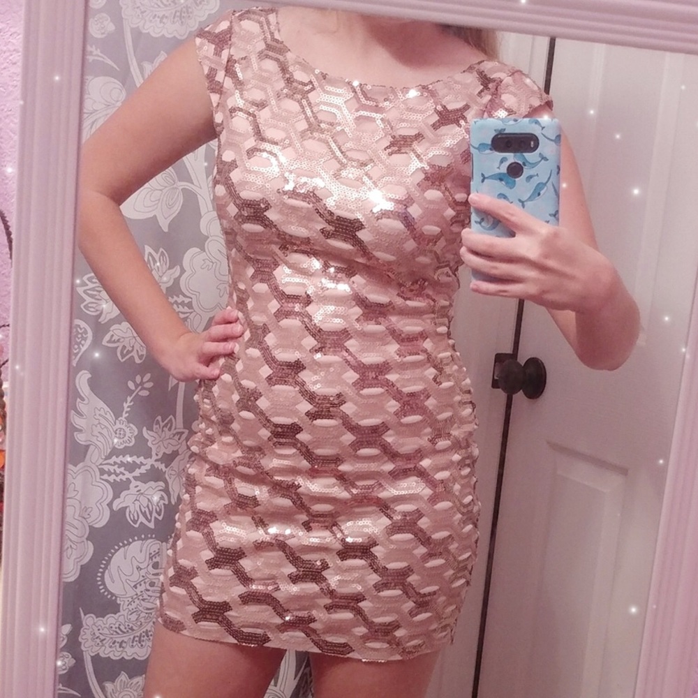 XTRAORDINARY Size 3 Rose Gold Sequin Mini Dress